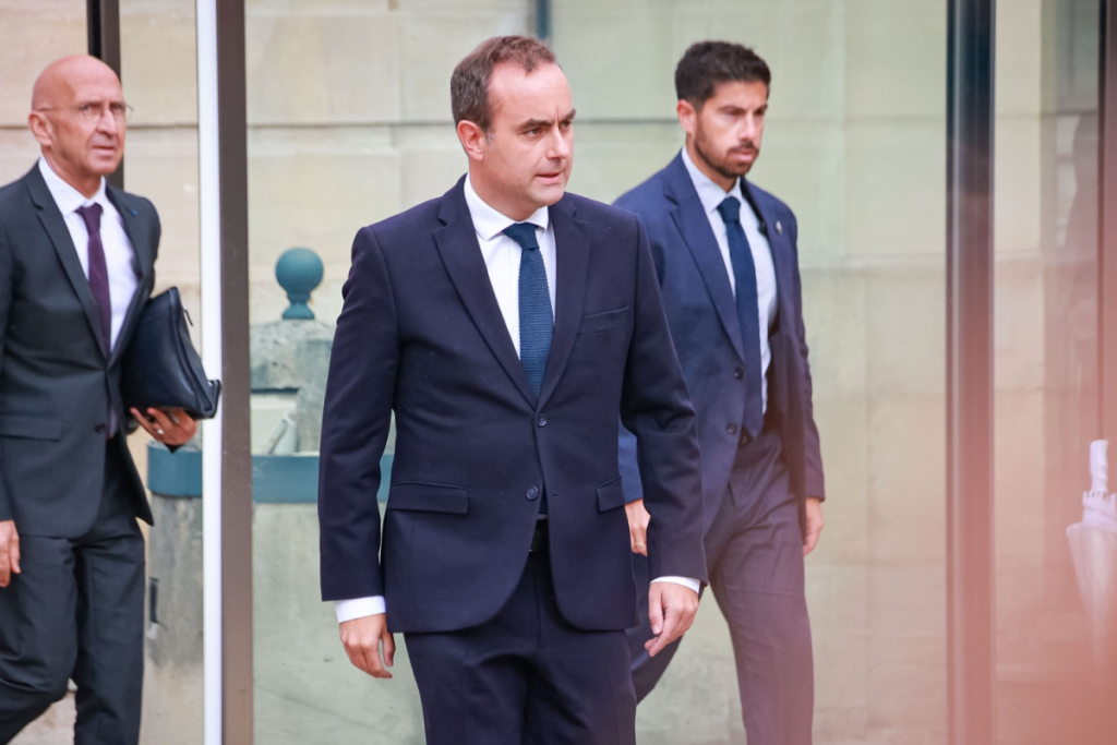 french-prime-minister-resigns-after-just-weeks-in-office