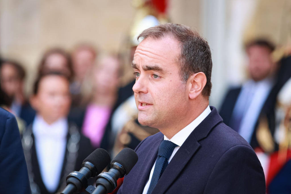 lecornu-survives-no-confidence-votes,-faces-fragile-future