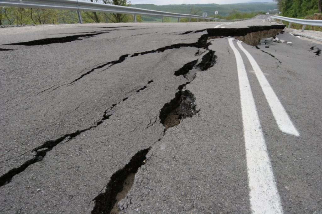 powerful-7.6-quake-strikes-southern-philippines