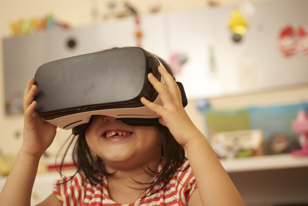 samsung-unveils-$1,800-galaxy-xr-headset-powered-by-google’s-gemini
