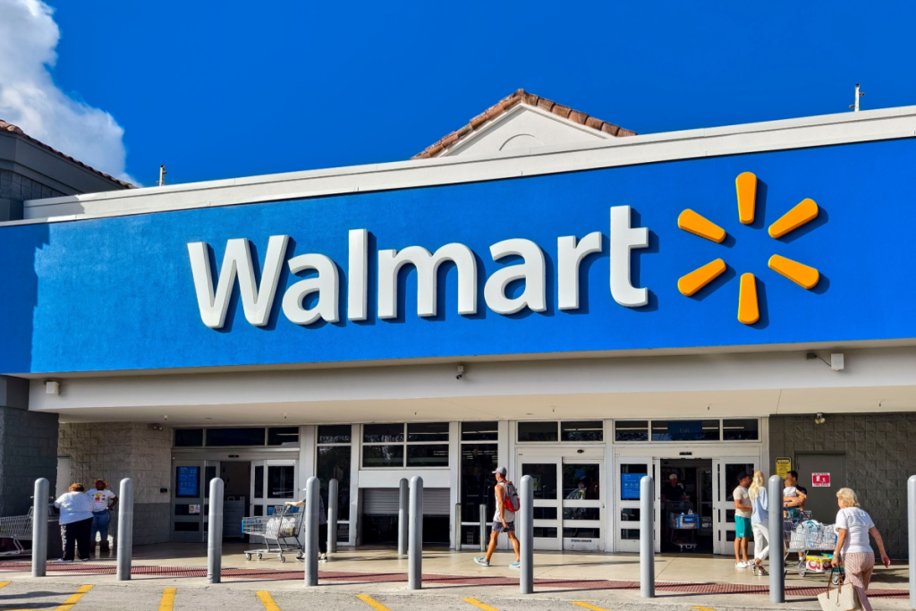 Walmart Lifts Annual Outlook as Shoppers Keep Spending walmart-lifts-annual-outlook-as-shoppers-keep-spending